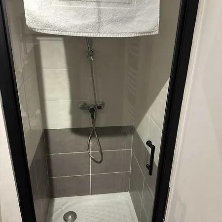 Functional And Well Located Close To Metro And Shops